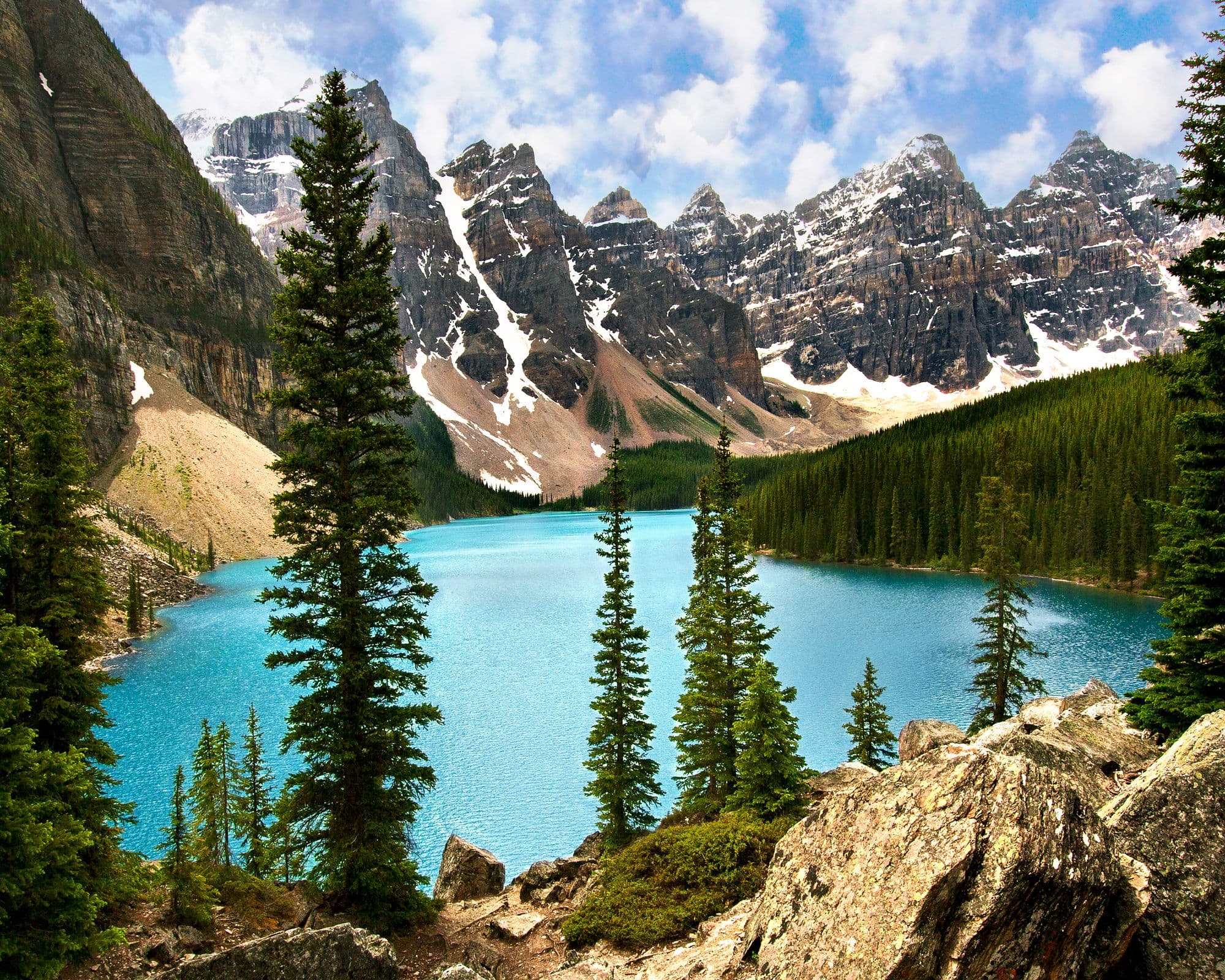 Turquoise Moraine Lake beneath the Canadian Rockies