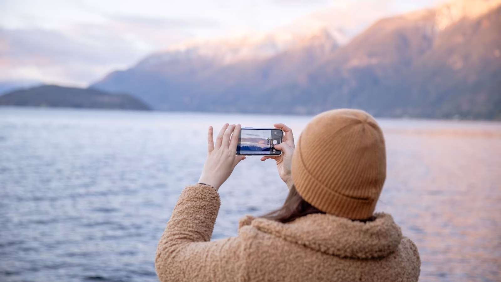 Cover image for The 'Photo Dump' is Dead: How to Create Aesthetic Travel Pages Instead