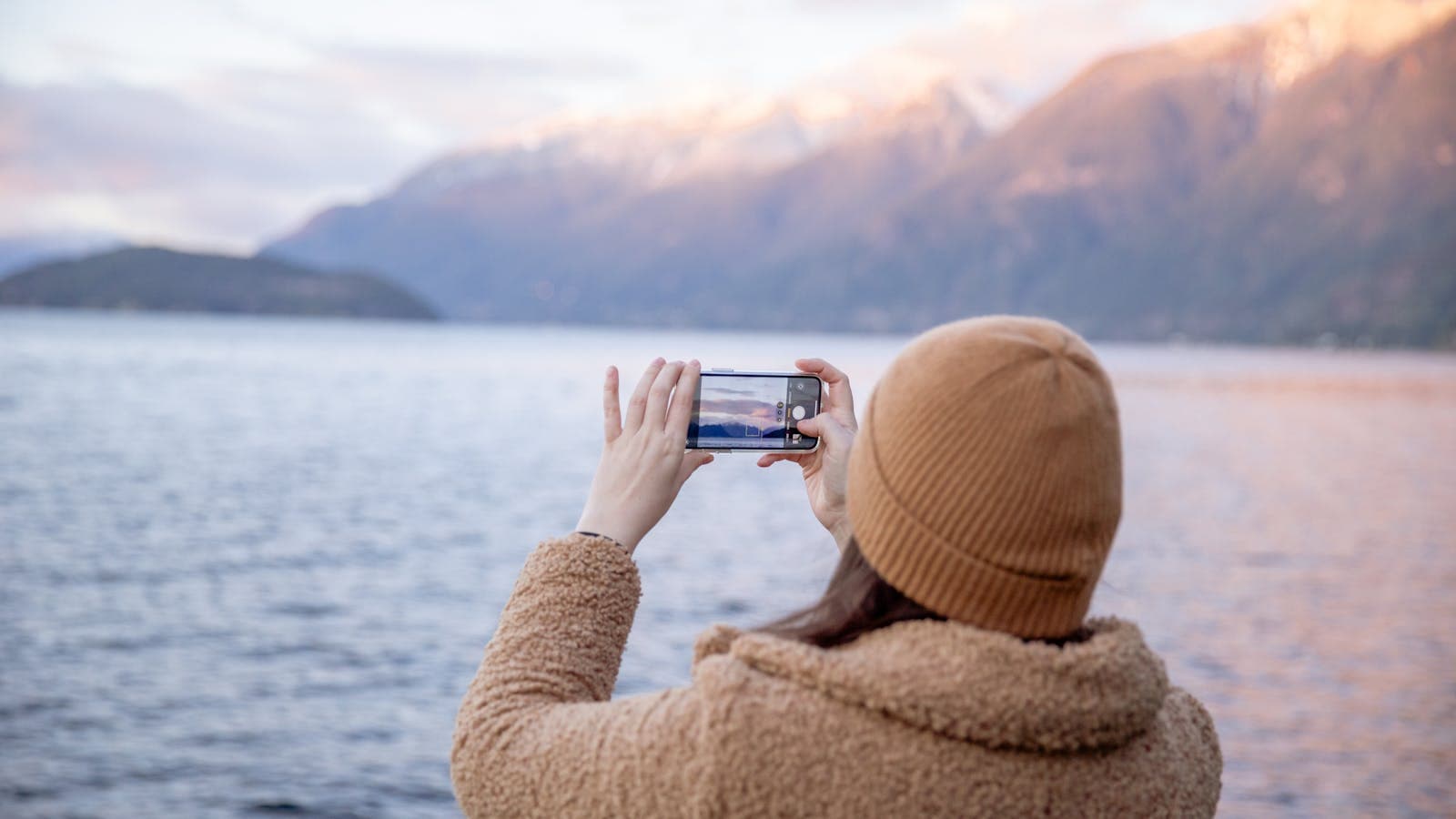 Cover image for The 'Photo Dump' is Dead: How to Create Aesthetic Travel Pages Instead
