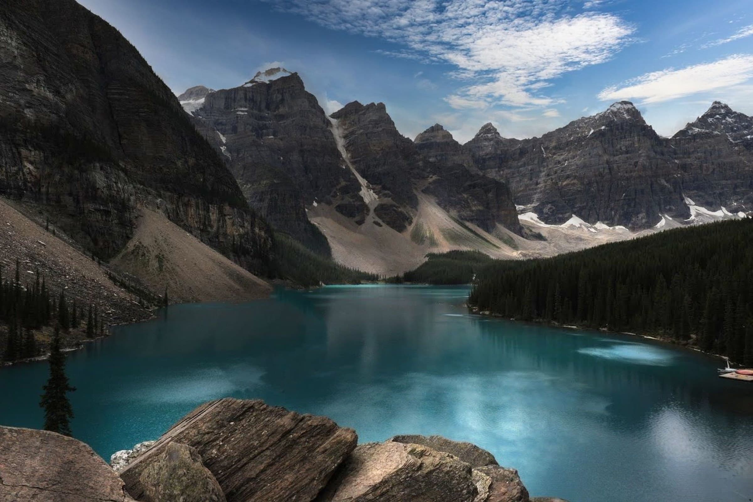 Turquoise Moraine Lake beneath the Canadian Rockies in Banff National Park