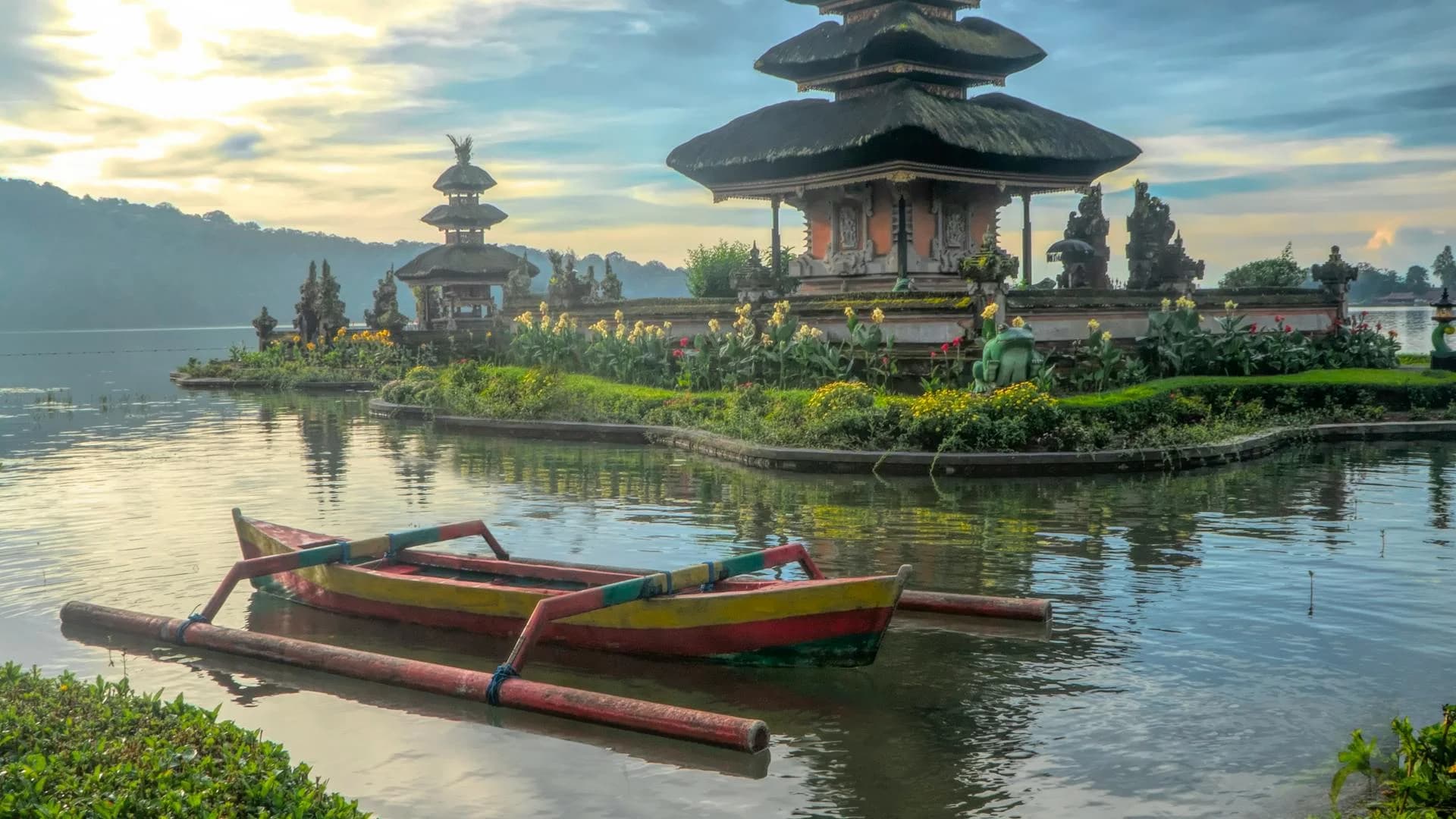 Backpacking route through Southeast Asia with multiple stops to organise